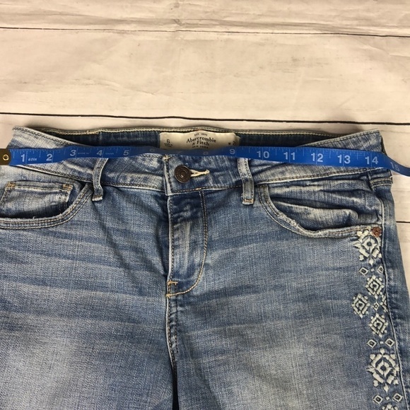 Abercrombie & Fitch Blue Jeans Embroidered Size 28 - Picture 4 of 10